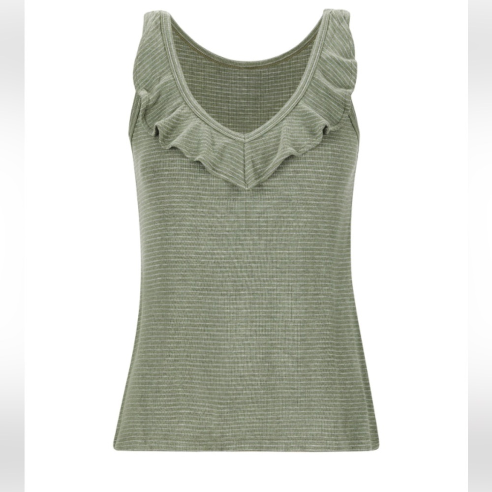 NWOT - Cabi Wink Tank #6143, size Medium